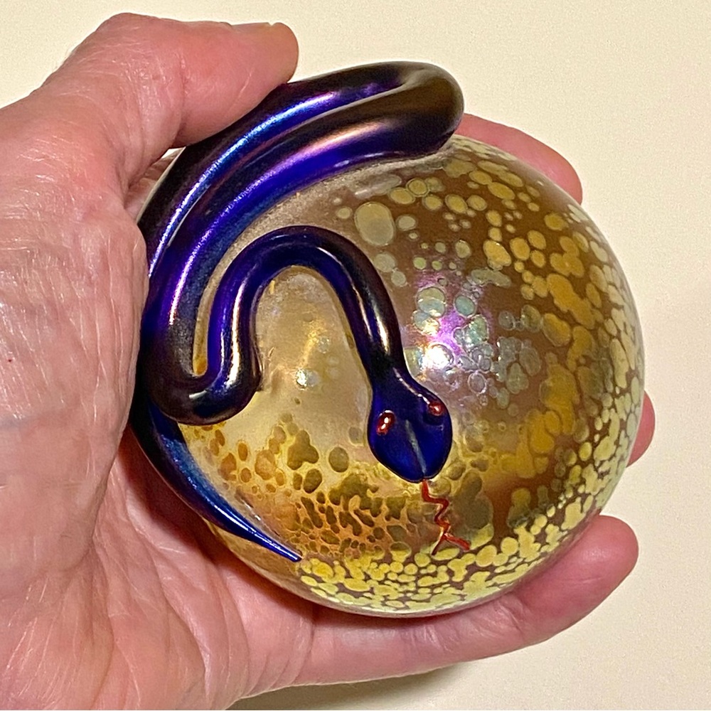 STEVEN CORREIA Iridescent Dark Blue/Purple Snake Draped Over Iridescent Gold Orb - Picture 8 of 9